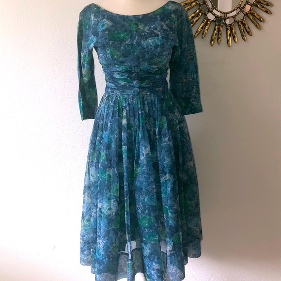 Dresses & Skirts - Vintage Custom made chiffon dress. Size Small.